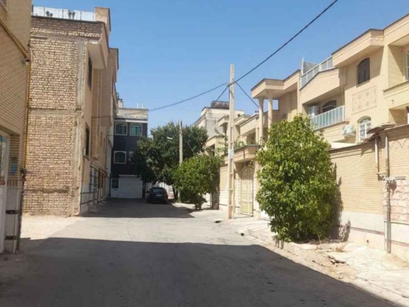 زمین 210 متری تک برگ سروش