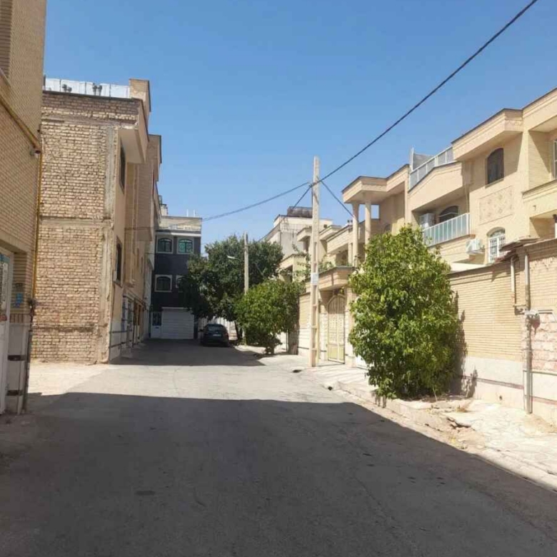 زمین 210 متری تک برگ سروش