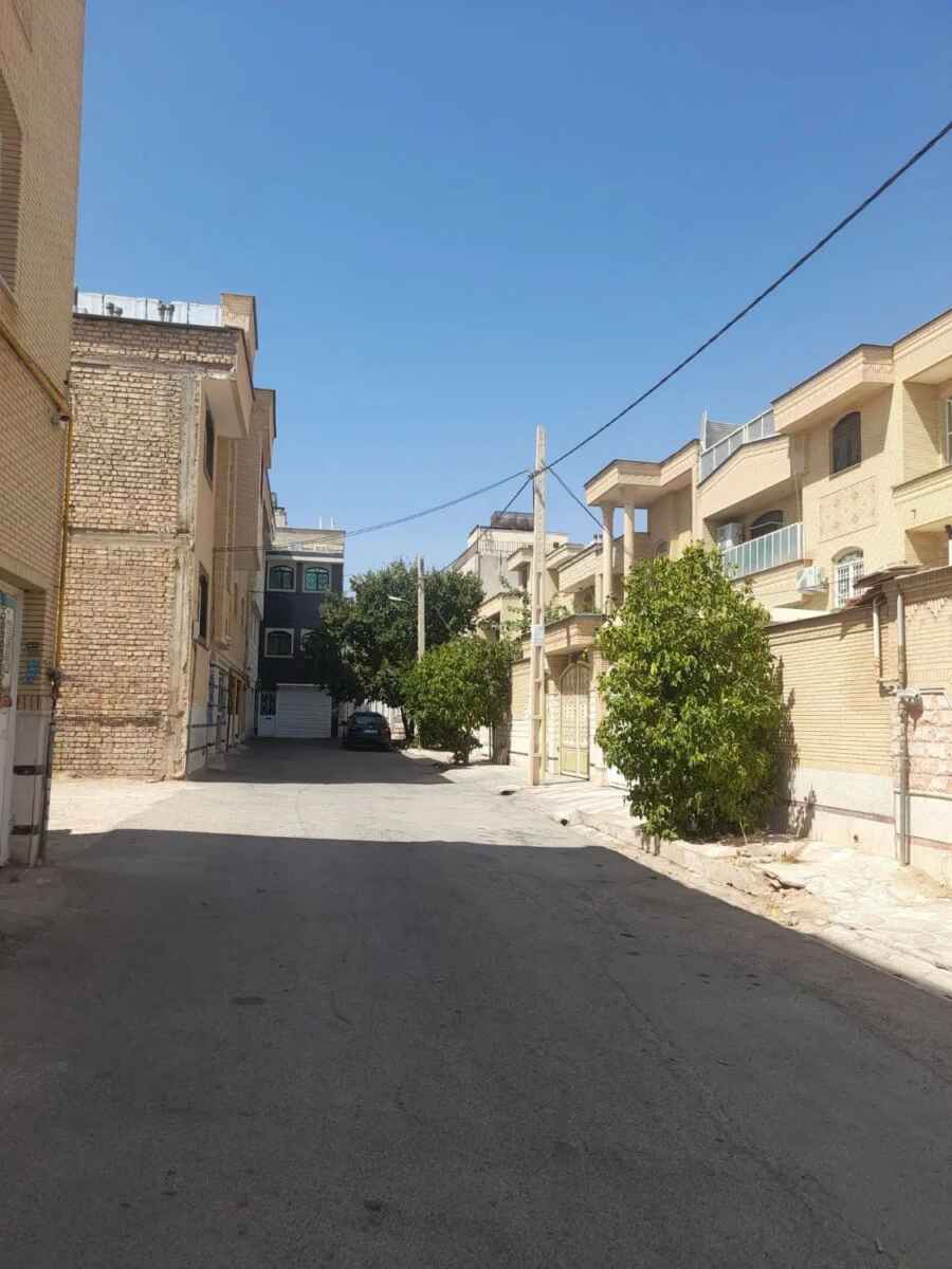 زمین 210 متری تک برگ سروش